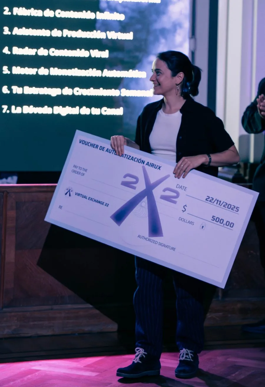 Entrega del voucher de automatización 2X2 a una ganadora en el Ritual Exchange